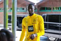 Serhou Guirassy schuftet weiter an seinem Comeback. Kursierende Spekulationen über seine Ausfallzeit weist der BVB-Stürmer nun entschieden zurück.