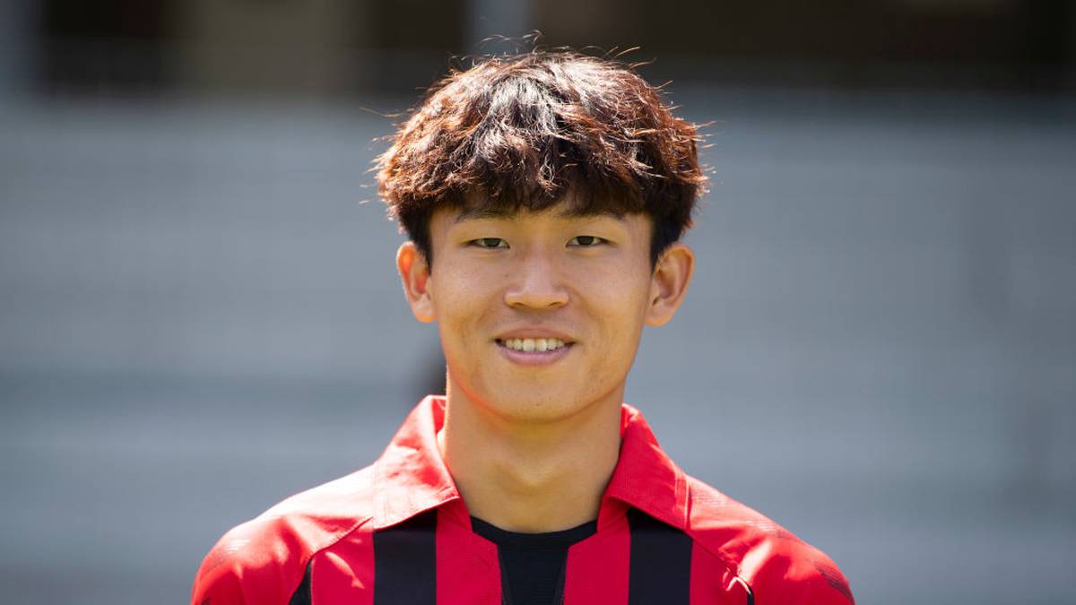 SC FREIBURG - WOO-YEONG JEONG: Rund zwei Millionen Euro ließ sich der SC den 20-Jährigen Südkoreaner kosten. Er kam von der zweiten Mannschaft des FC Bayern. Allerdings durfte er nur 33 Minuten im DFB-Pokal spielen und muss ansonsten für die Reserve der Breisgauer ran