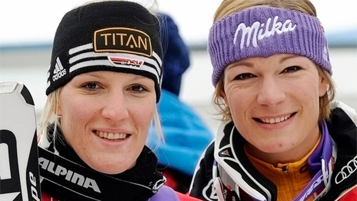 Auch Schwester Susanne (l.), die ebenfalls im Skizirkus aktiv ist,  ist ein wichtiger Rückhalt