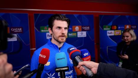 Bayer Leverkusen trifft im Achtelfinale der Champions League nun entweder auf den FC Bayern oder den FC Arsenal. Jonas Hofmann wünscht sich eine Modus-Anpassung, damit deutsch-deutsche Duelle erst im Viertelfinale möglich sind.