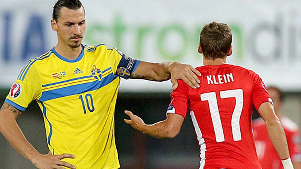 Im EM-Qualifikationsspiel gegen Österreich zeigt sich Ibrahimovic mal wieder von seiner üblen Seite. Handschläge von "gewöhnlichen" Fußballern werden konsequent verweigert, Bayern-Spieler David Alaba zieht er den Ellenbogen durchs Gesicht. Reue nach dem Spiel? Eher nein.. 
                  
                  
                  
                  