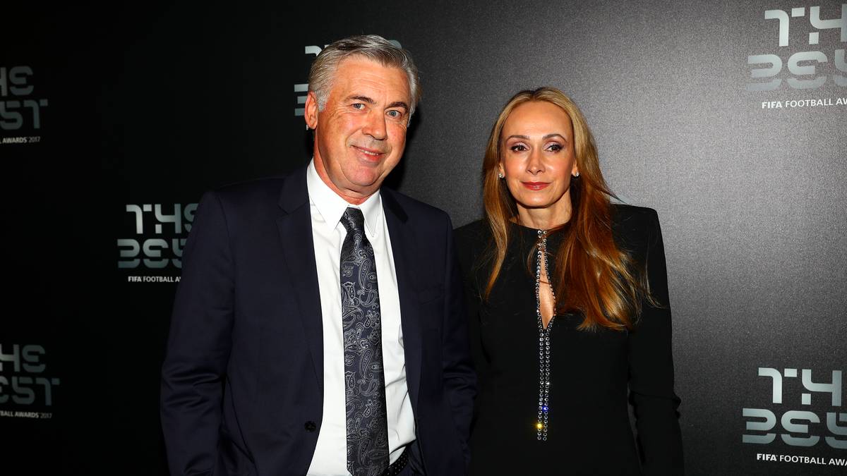 Da der Italiener beim FC Bayern gefeuert wurde, muss Carlo Ancelotti sein Team nicht auf den Pokal-Kracher gegen RB Leipzig vorbereiten und hat ebenfalls Zeit für die Gala