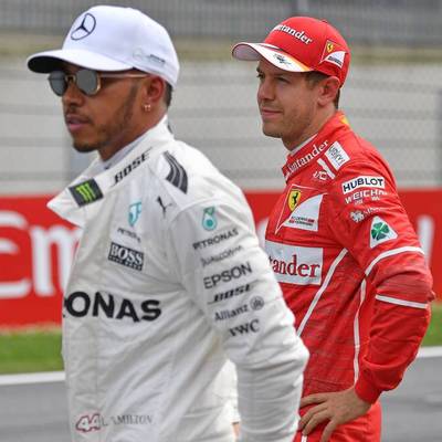 Sebastian Vettel war 2017 mit Mercedes über einen potenziellen Wechsel im Gespräch - was Toto Wolff damals dementiert hatte. Nun erklärt Vettel, wie es wirklich war.
