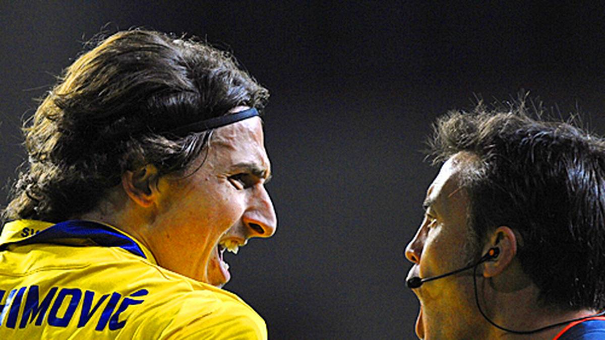 Über den Vorfall sagt der Stürmer in der Mixed Zone nach Informationen der "Kronen Zeitungen": "Dafür gehöre ich für 40 Spiele gesperrt." Süffisantes Grinsen inbegriffen.
                  
                  
                  
                  