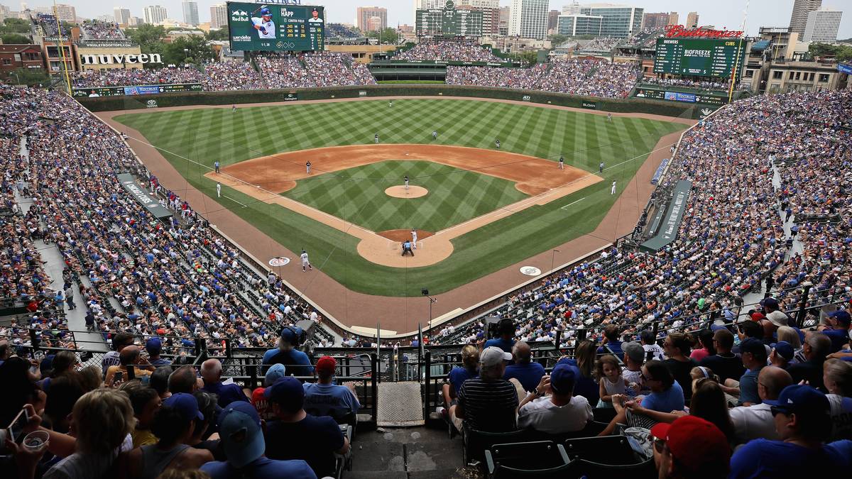 Wrigley Field, die Heimat der Chicago Cubs in der MLB, Die Arena liegt mitten in der Stadt, wesewegen lange Spiele wegen der Anwohner nur am Tag erlaubt sind