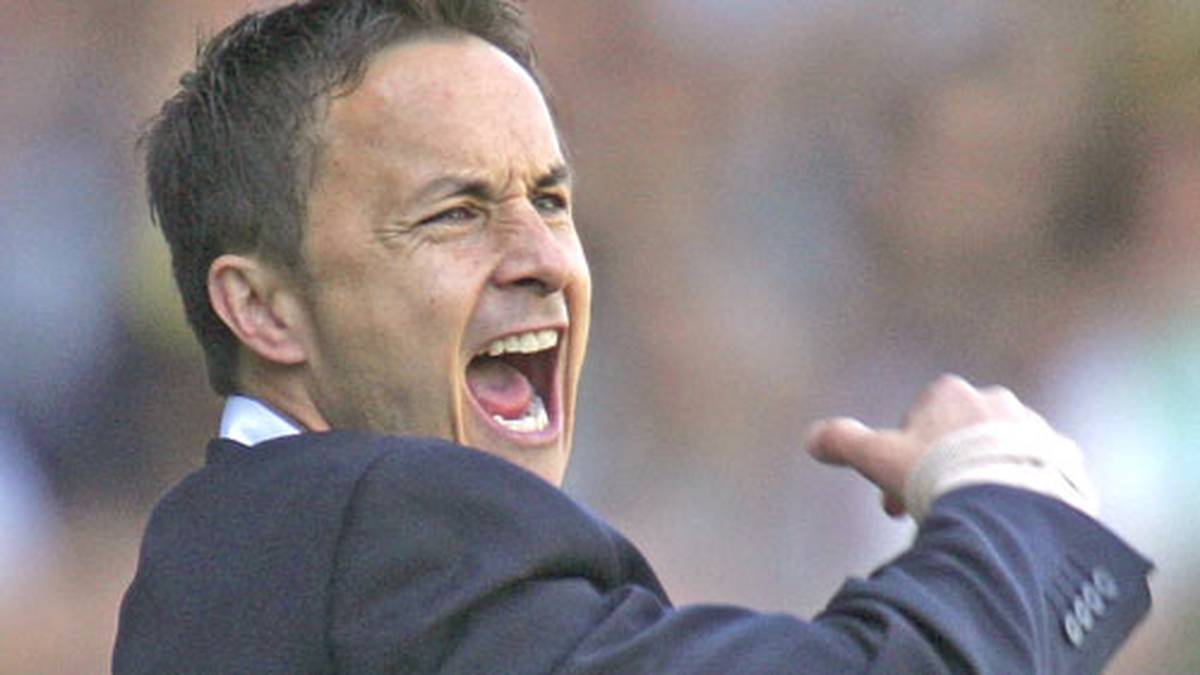 "Er könnte in einem leeren Haus einen Streit anfangen." (über Englands Ex-Nationalspieler Dennis Wise)