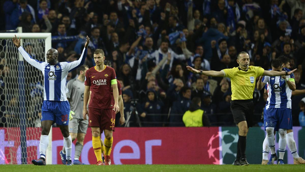 TUTTOSPORT: "Verheerender Schiedsrichter Cakir. In Sachen Elfmeter begeht er einen Fehler nach dem anderen." 