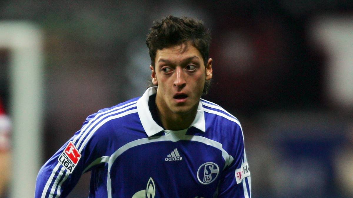 Allerdings wurde ihm damals dann Ivan Rakitic vor die Nase gesetzt, wegen mangelnder Einsatzzeiten wechselte er im Winter 2008 für schlappe 5 Milionen Euro zu Werder Bremen