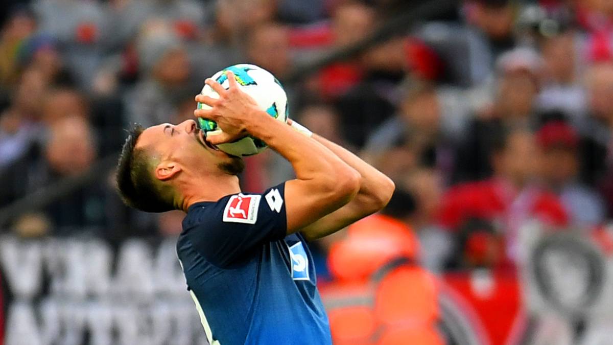 Während Köln innerhalb weniger Minuten zwei gute Chancen durch Guirassy und Olkowski liegen lässt, macht Wagner den Sack zu und erhöht auf 0:3.