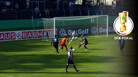 Der SC Paderborn ist zum vierten Mal in Folge in die zweite Runde des DFB-Pokals eingezogen. Der Bundesliga-Absteiger setzte sich ohne große Mühe beim Regionalligisten SC Wiedenbrück durch. 