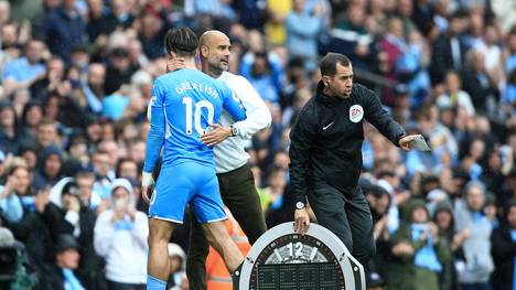 Manchester City konnte sich gegen Norwich City deutlich mit 5:0 durchsetzen. Trotz des Tors von Jack Grealish, kritisiert Trainer Pep Guardiola seinen Rekordneuzugang.