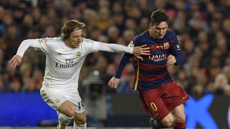 Lionel Messi (r.) mit Luka Modric