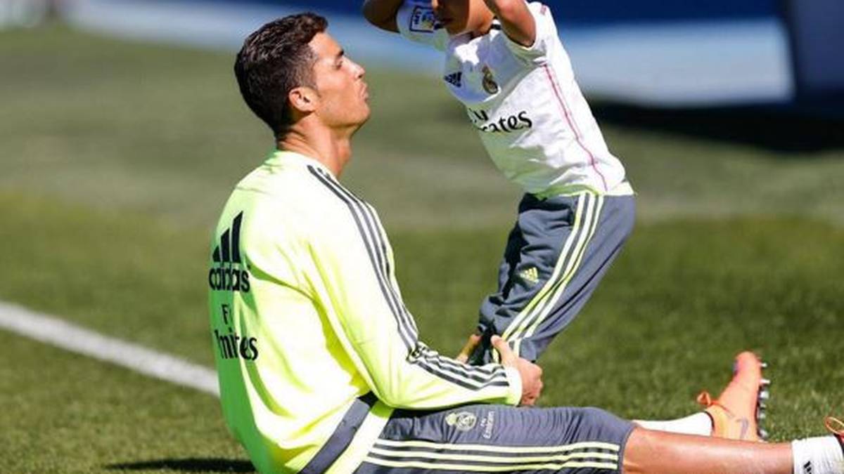 Zu weiteren Familienplanungen des Paares kam es nicht. Cristiano genießt die traute Zweisamkeit mit seinem Sohn, der dem Papa nur zu gerne auf den Trainingsplatz folgt