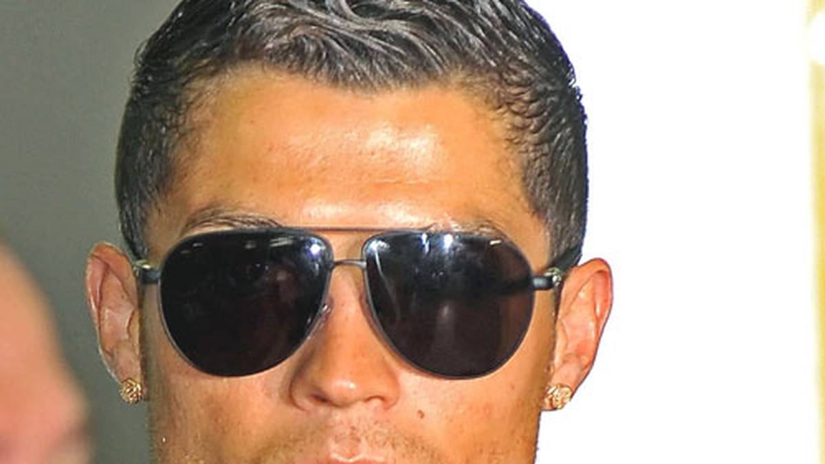 "Sie glauben doch nicht etwa, dass wir mit dieser Bande einen Vertrag schließen? Denen würde ich nicht einmal einen Virus verkaufen." (über das Interesse von Real Madrid an Cristiano Ronaldo - 2009 war es dann allerdings doch so weit, und Ronaldo wechselte für die damalige Rekord-Ablöse von 94 Millionen Euro zu den "Königlichen")