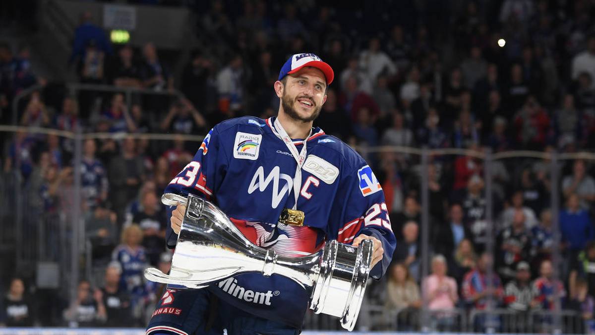 MARCEL GOC: Der Mannheimer erklärte im Podcast "DIE EISHOCKEY SHOW powered by SPORT1", dass er dachte: "So, jetzt mach ich mein letztes Vorrundenspiel und danach geht es noch einmal um die Wurst." Nämlich bei den Playoffs