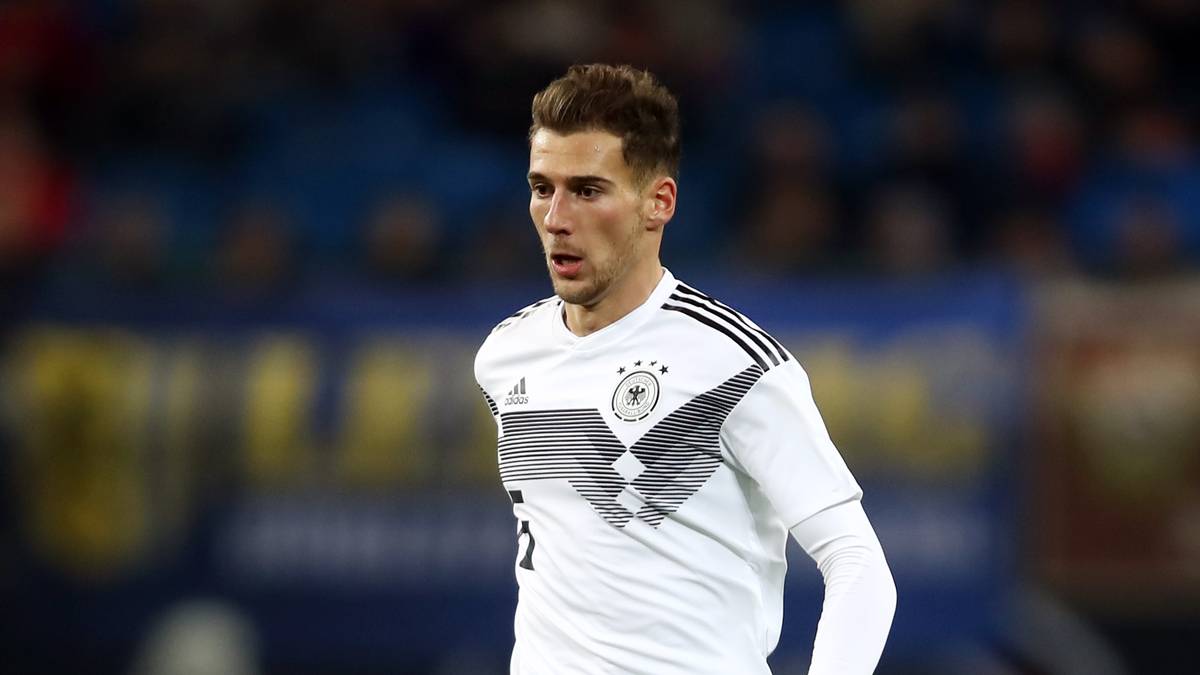 LEON GORETZKA (bis 70.): Stand überraschend in der Startelf für den angeschlagenen Reus. Goretzka wechselte im Spiel immer wieder zwischen Rechtsaußen und Zentrum. Insgesamt eine sehr unauffällige Partie von ihm, hatte auch kaum Offensiv-Szenen. SPORT1-Note. 4