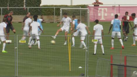 Robert Lewandowski erscheint am Mittwochvormittag auch zum Training beim FC Bayern. Der polnische Torjäger hinterlässt einen guten Eindruck.