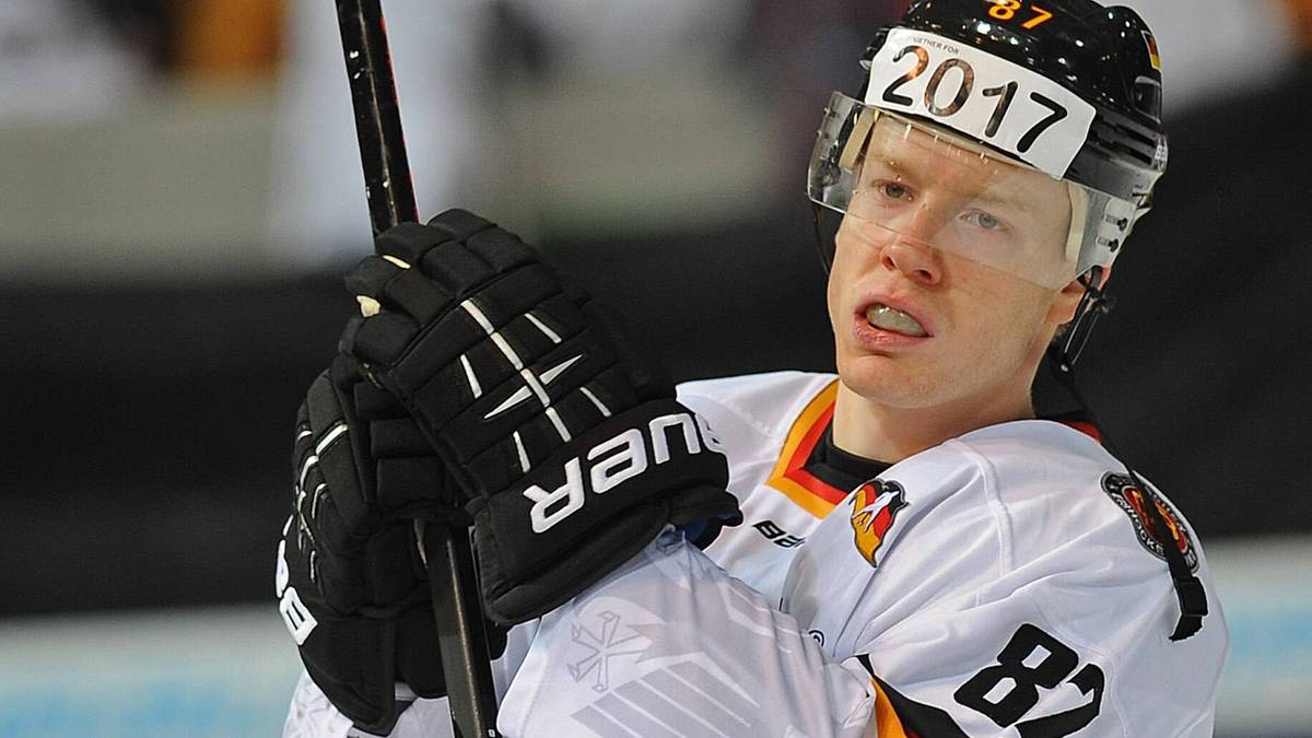 Gemeinsam mit Felix Schütz und Vereinskollege Patrick Hager ist der Kölner Flügelstürmer Topscorer des deutschen Teams (7 Punkte). Diese Reihe spielt eine überragende WM. Der Zweitrundenpick im NHL-Draft 2005 schafft in St. Petersburg seinen internationalen Durchbruch und markiert gegen die Slowaken das wichtige 2:1