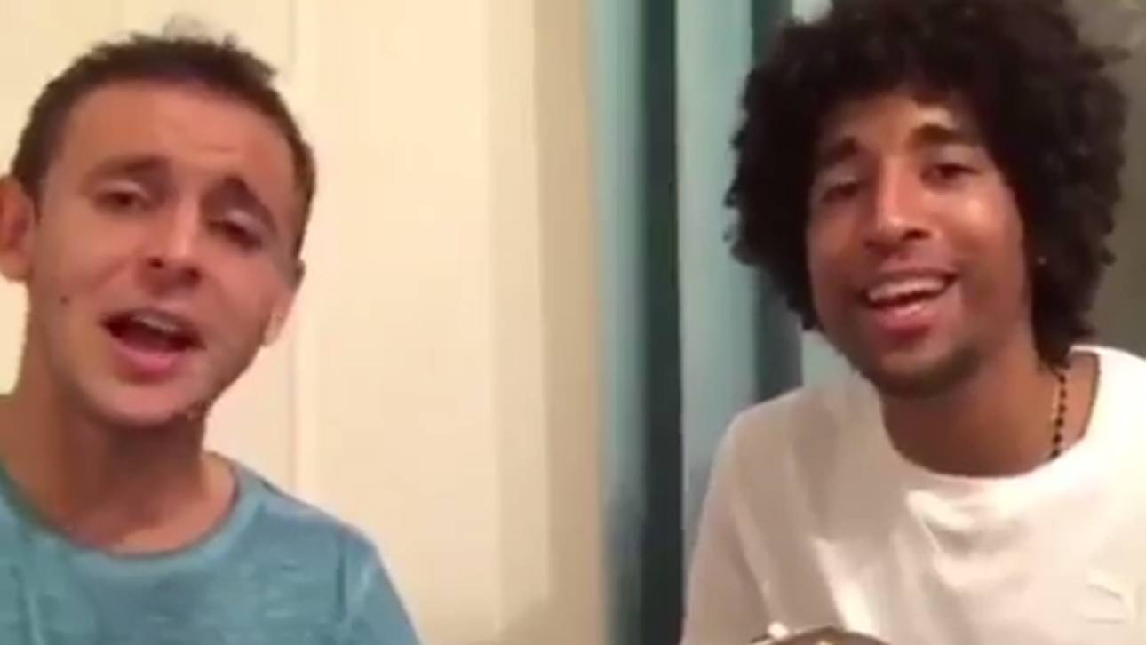 Dante und Rafinha singen Samba