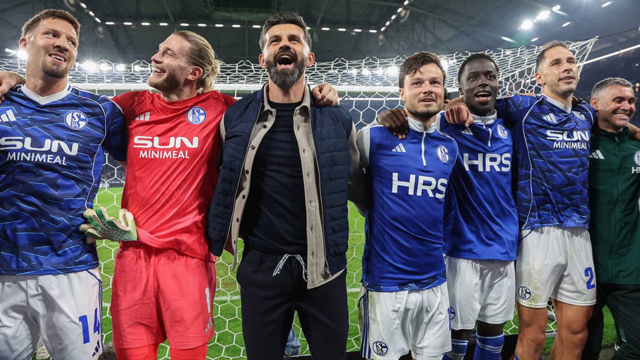 Trainer Miron Muslic (3.v.l.) hat Schalke erfolgreich umgekrempelt