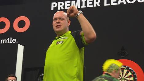 Michael van Gerwen gewinnt den 4. Spieltag der Cazoo Darts Premier League in Exeter. Der Niederländer setzte sich zunächst gegen Smith und Clayton durch und gewann im Finale dann mit 6:0 klar gegen Peter Wright.