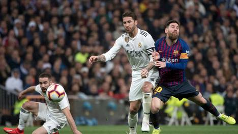 Barcelona's Argentinian forward Lionel Messi (R) vies with Real Madrid's Spanish defender Sergio Ramos during the Spanish league football match between Real Madrid CF and FC Barcelona at the Santiago Bernabeu stadium in Madrid on March 2, 2019. (Photo by CURTO DE LA TORRE / AFP)        (Photo credit should read CURTO DE LA TORRE/AFP via Getty Images)
