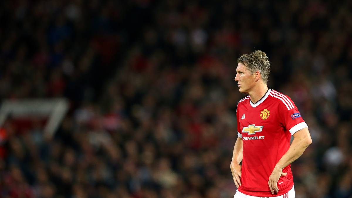 Der Sommer 2016 ist für Bastian Schweinsteiger von einschneidenden Veränderungen geprägt: Nach der Hochzeit mit Tennis-Star Ana Ivanovic folgte nach der Europameisterschaft der Rücktritt aus der Nationalmannschaft. Nun sieht alles danach aus, als sei der Weltmeister bei seinem Klub Manchester United auf dem Abstellgleis