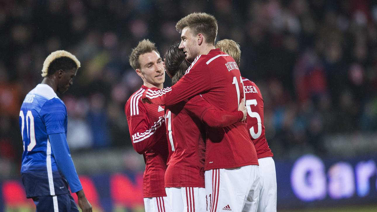 Bendtner mit Dreierpack gegen Klinsmann