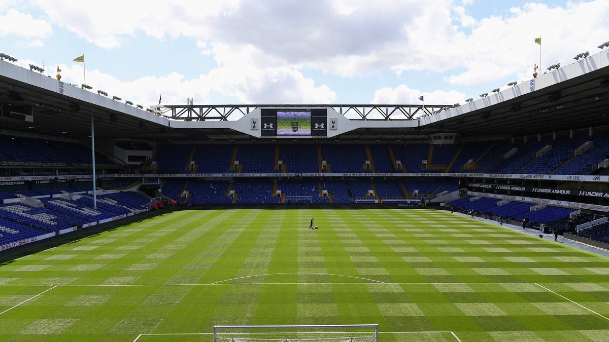 Das White Hart Lane (deutsch: Gasse zum weißen Hirsch) stand im Londoner Stadtteil Tottenham und hatte zuletzt Kapazität für 36.284 Zuschauer. In seiner Anfangszeit war das Stadion nur unter seinem alten Namen "Gilpin Park" bekannt. Erst später setzte sich "White Hart Lane" durch