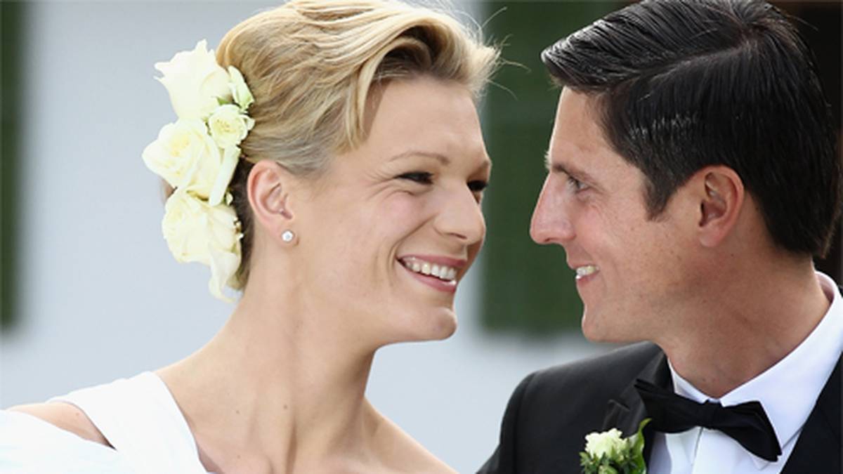 Auch als Maria Riesch im April 2011 Marcus Höfl in Going am Wilden Kaiser das Ja-Wort gibt und damit ab sofort einen Doppelnamen trägt, ist Lindsey Vonn nicht anwesend