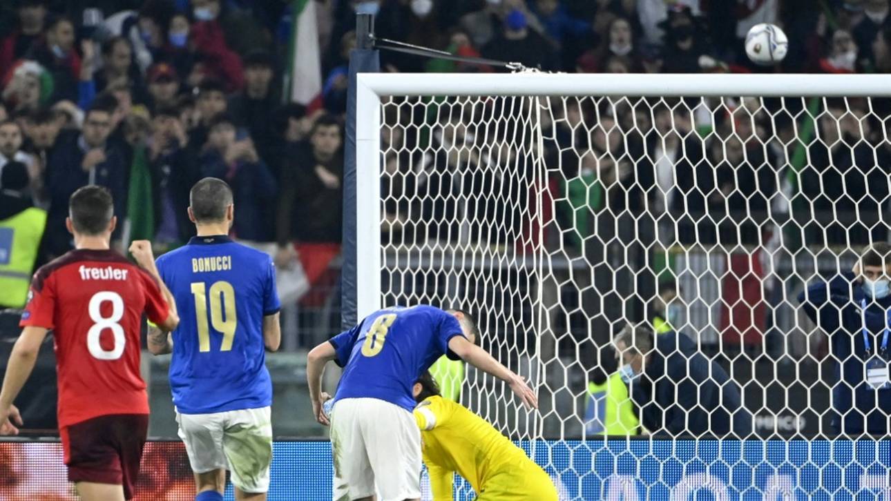 Remis im Spitzenspiel: Italien muss um Direktticket bangen