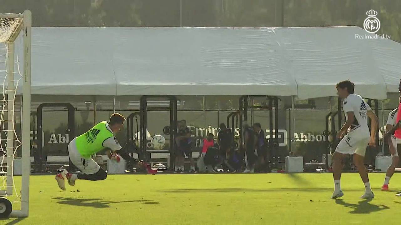 Starke Paraden von Thibault Courtois im Trainingslager von Real Madrid in LA