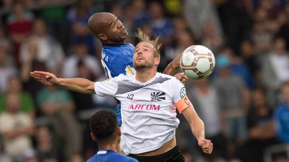 Nach den beiden Treffern mühen sich die Schalker lange. Am Ende steht aber ein souveränes 4:1 für Schalke.