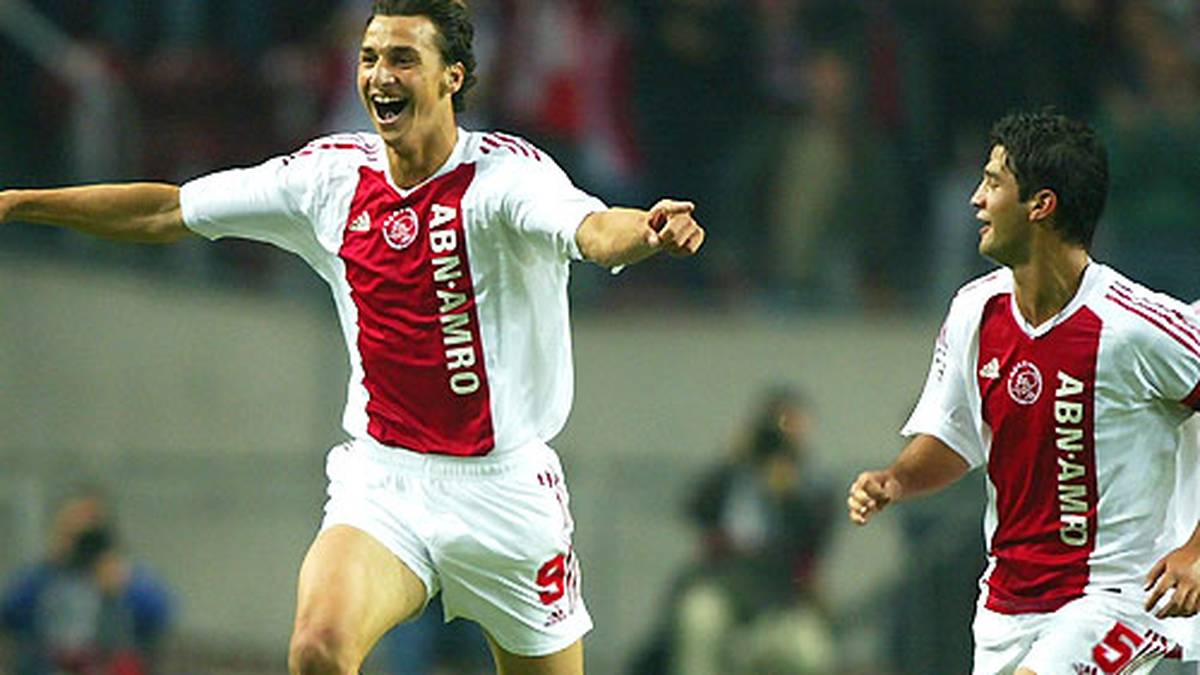 Der Sportdirektor bei Ajax Amsterdam heißt damals Louis van Gaal. Auch vor dieser Respektperson macht Ibrahimovic nicht halt: "Er erklärte mir mit dem Bleistift, wann ich wohin laufen sollte. Ich habe ihm gesagt: Hör mal, Meister, du hast mir gar nichts zu sagen. Geh in dein Büro und schreib Briefe!"
                  
                  
                  
                  