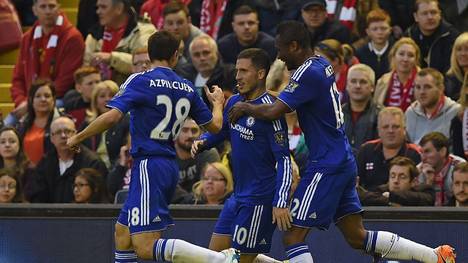 John Obi Mikel (r.) spielte fünf Jahre an der Seite von Eden Hazard (m.) bei Chelsea