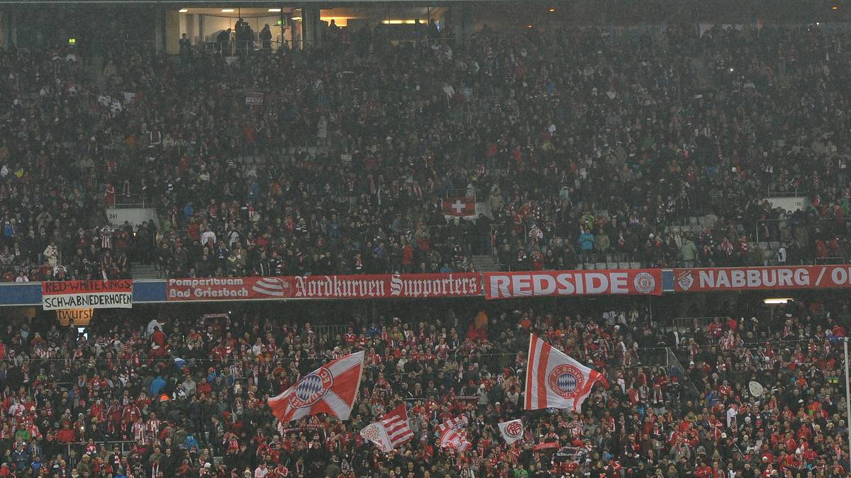 Wie die Anzeigetafel zweifelsfrei erkennen lässt, heißt es nach 90 denkwürdigen Minuten 2:9 (!) gegen die Bayern. Bereits zur Pause liegt der HSV mit 0:5 hinten