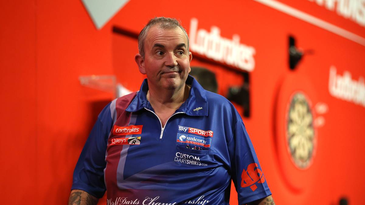 Der Altmeister krönt sich endgültig zur lebenden Legende. Viele hatten ihn schon abgeschrieben -er belehrt sie eines besseren. 2013 setzt sich Phil Taylor im Finale gegen den extrovertierten und aufstrebenden Michael van Gerwen mit 7:4 durch und holt sich Titel Nummer 14