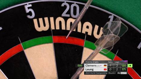 Gabriel Clemens schlägt bei seinem Auftaktmatch der Darts-WM 2024 Man Lok Leung verdient mit 3:1 und zieht in die dritte Runde ein.