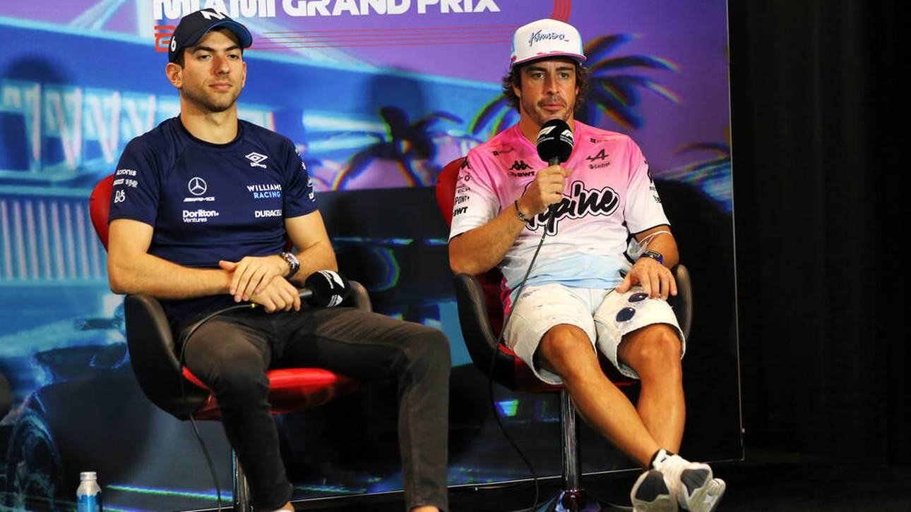 Fernando Alonso (r.) denkt noch nicht an ein Karriereende - Nicholas Latifi (l.) könnte der Leidtragende werden