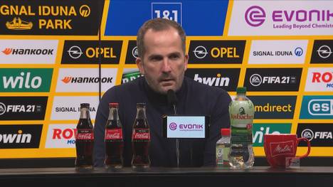 Der FC Schalke 04 muss sich im Revierderby beim BVB klar mit 0:3 geschlagen geben. Trainer Manuel Baum ist über seine Mannschaft verärgert und appelliert an sein Team.