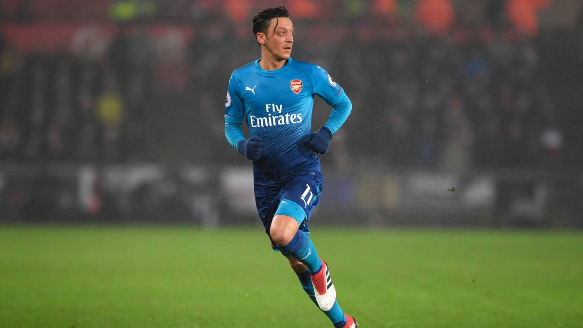 Wie so häufig wechseln sich bei Özil 2017/18 geniale Phasen mit Momenten, in denen er abtaucht, ab. Doch mit seiner geklärten Zukunft, neuen Partnern an seiner Seite und der WM vor Augen spricht viel für einen Özil in Topform