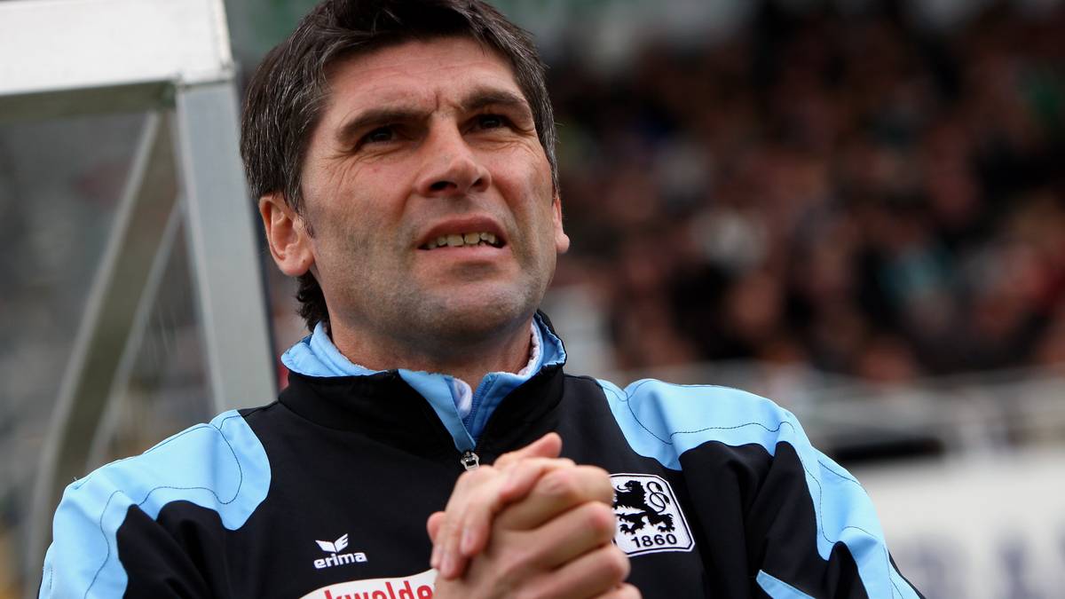 Ab Februar 2009 wird Uwe Wolf, zuvor Assistent von Kurz, das Vertrauen geschenkt. Nach nicht einmal drei Monaten muss auch er aufgrund von ausbleibenden Leistungen der Mannschaft den Hut nehmen, nach nur zwei Siegen aus elf Spielen