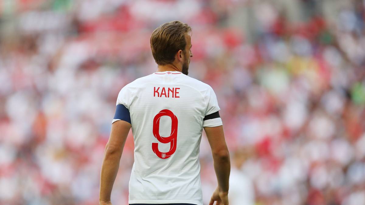 Im Nationalteam gab ihm Trainer Gareth Southgate die Binde und schürt damit auch die ohnehin hohen Erwartungen an den 24-Jährigen. Doch als Fixpunkt in Englands Offensive ist Kane ein heißer Kandidat auf die Torjägerkanone