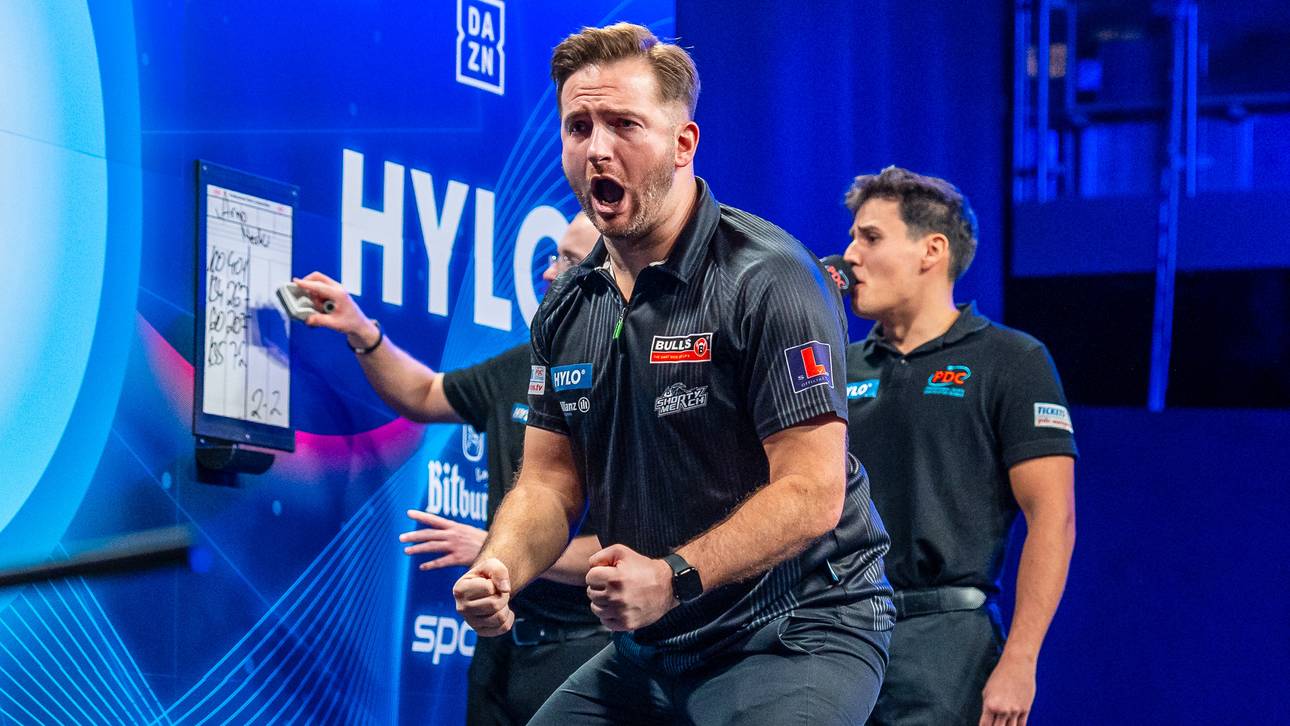 Arno Merk eröffnet die Darts-WM
