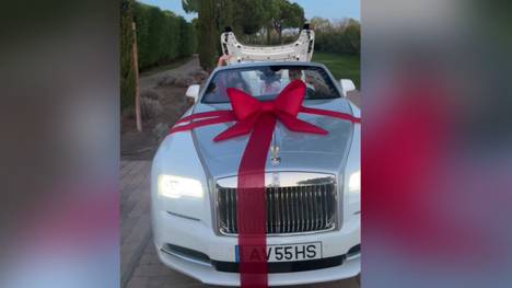 Die Lebensgefährtin von Cristiano Ronaldo, Georgina Rodríguez, macht dem ehemaligen Stürmer von Manchester United ein großzügiges Weihnachtsgeschenk - im Wert von satten 280.000 Euro!
