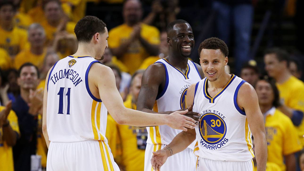 Currys rechte Hand dreht auf