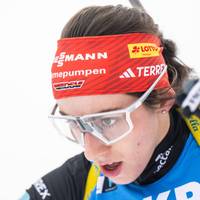 Vanessa Voigt verabschiedet sich mit Tränen aus Oslo. Die DSV-Skijägerin wird nach einem missglückten Massenstart-Rennen weder in der Single-Mixed-Staffel noch in der Mixed-Staffel an den Start gehen. 
