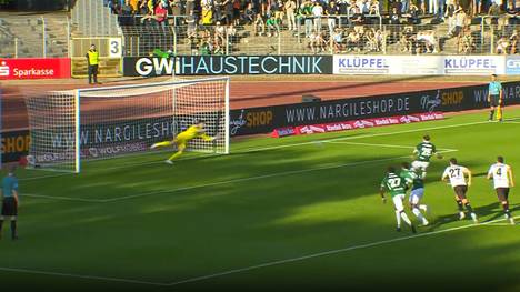 Wehen Wiesbaden gewinnt in Schweinfurt knapp mit 1:0. Torhüter Florian Stritzel wird ganz spät zum Helden.