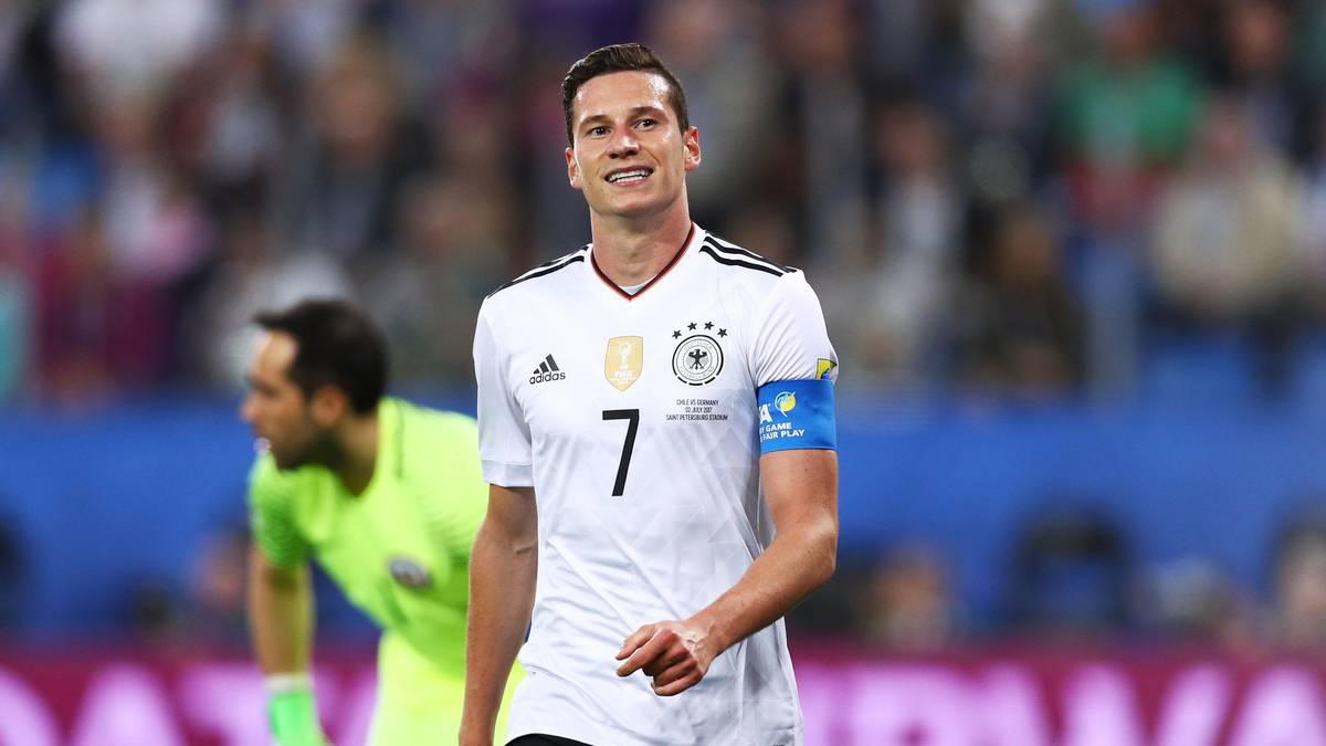 Das hätte es sein können. Nach gemächlichem Beginn in der zweiten Halbzeit schnappt sich Draxler den Ball, zündet den Turbo und kommt zum Abschluss. Den Schuss kann Jara noch zur Ecke abfälschen