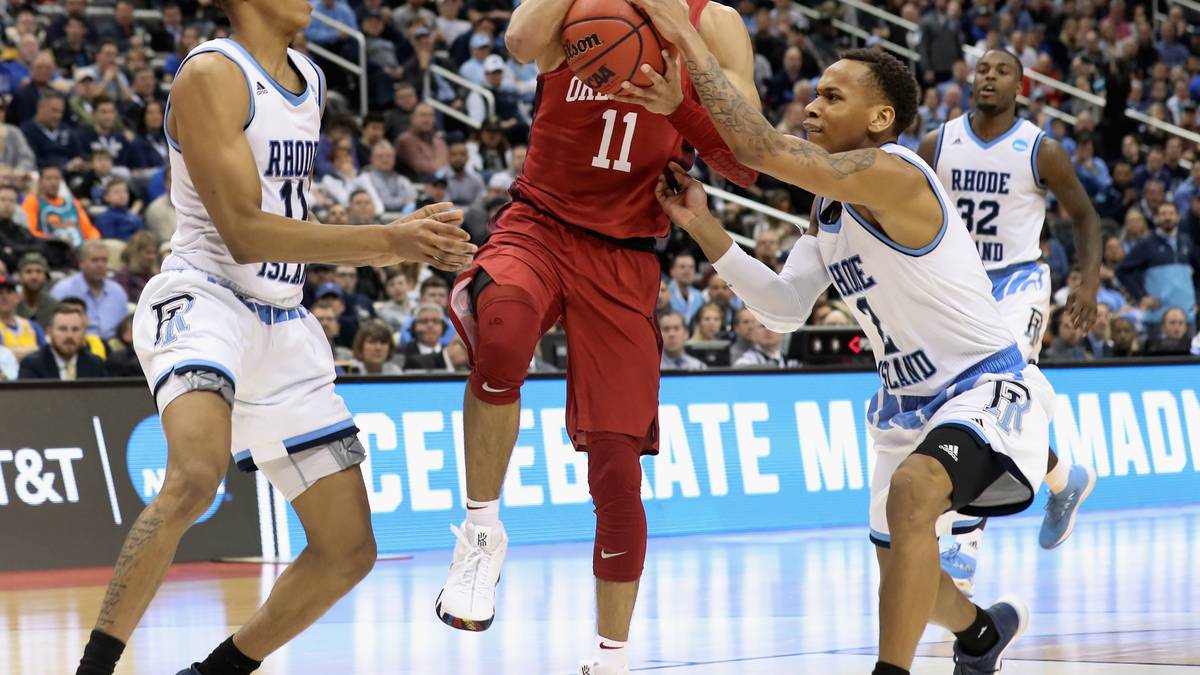 NBA-Vergleich: Stephen Curry. - Produziert zu viele Turnover, nimmt oft schlechte Würfe, von der Statur eher schmächtig - aber das war Curry auf dem College auch. Young war aber mit seinen 40-Punkte-Spielen auch der aufregendste College-Spieler seit Curry, auch wenn der Warrior schon damals deutlich effizienter war